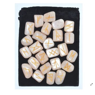Runes en pierre de lune claire