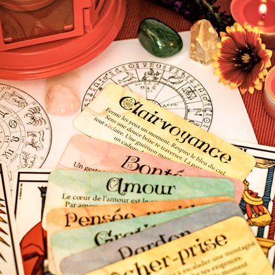 Tirage de cartes divinatoires avec Elena